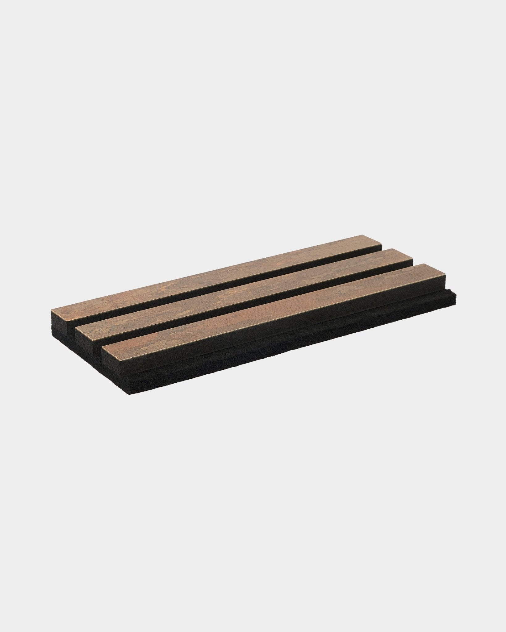 Échantillon de porte-savon rectangulaire en bois avec trois lattes et base black, mettant en valeur la finition Copper Oxide de WoodUpp Rebel et son design moderne et durable.
