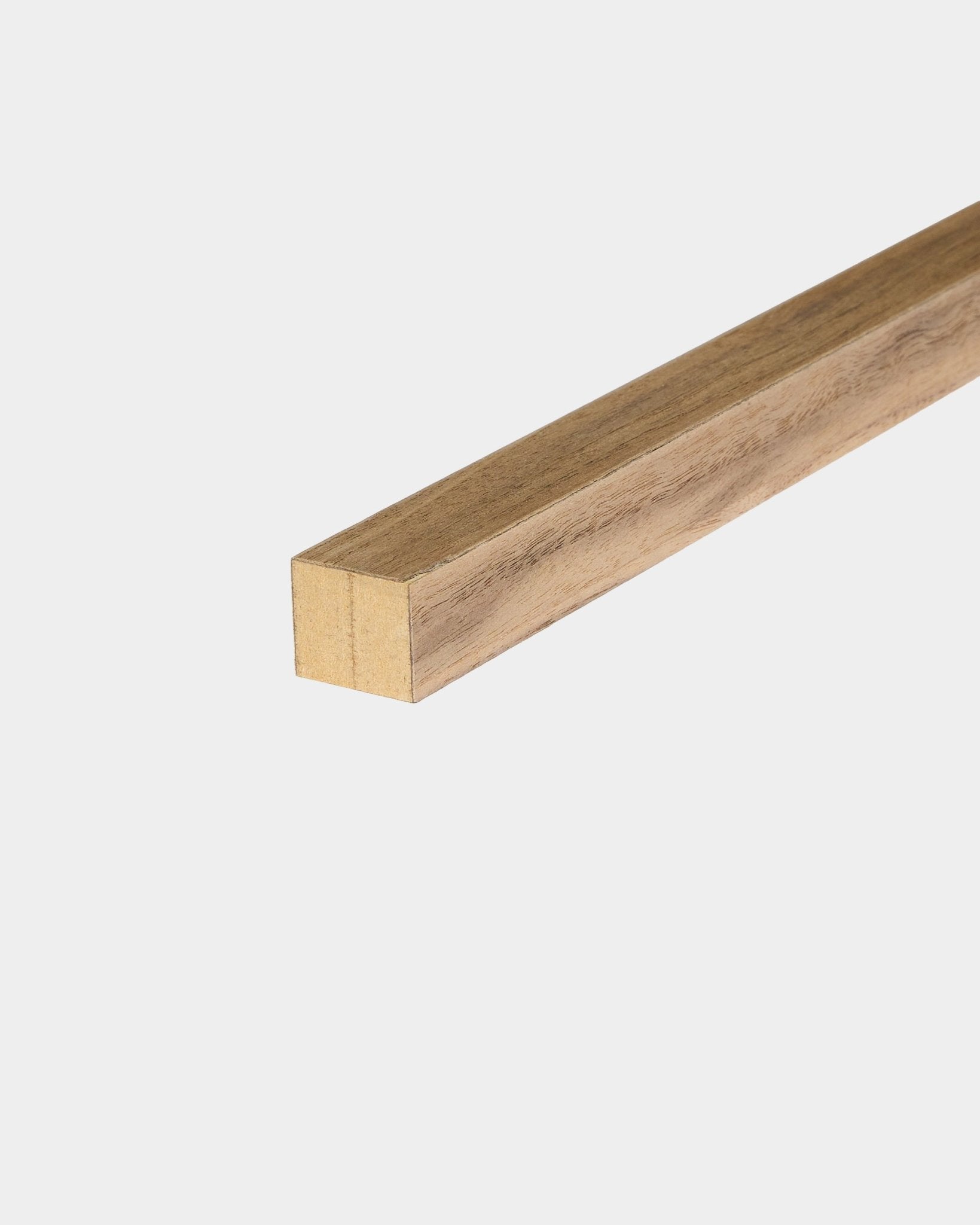 Lamelle d’extrémité WoodUpp en noyer, diamètre de 2,2 cm, tige en bois à finition lisse conçue pour être utilisée avec les murs Panneau acoustique ou les installations sur cadre MDF.