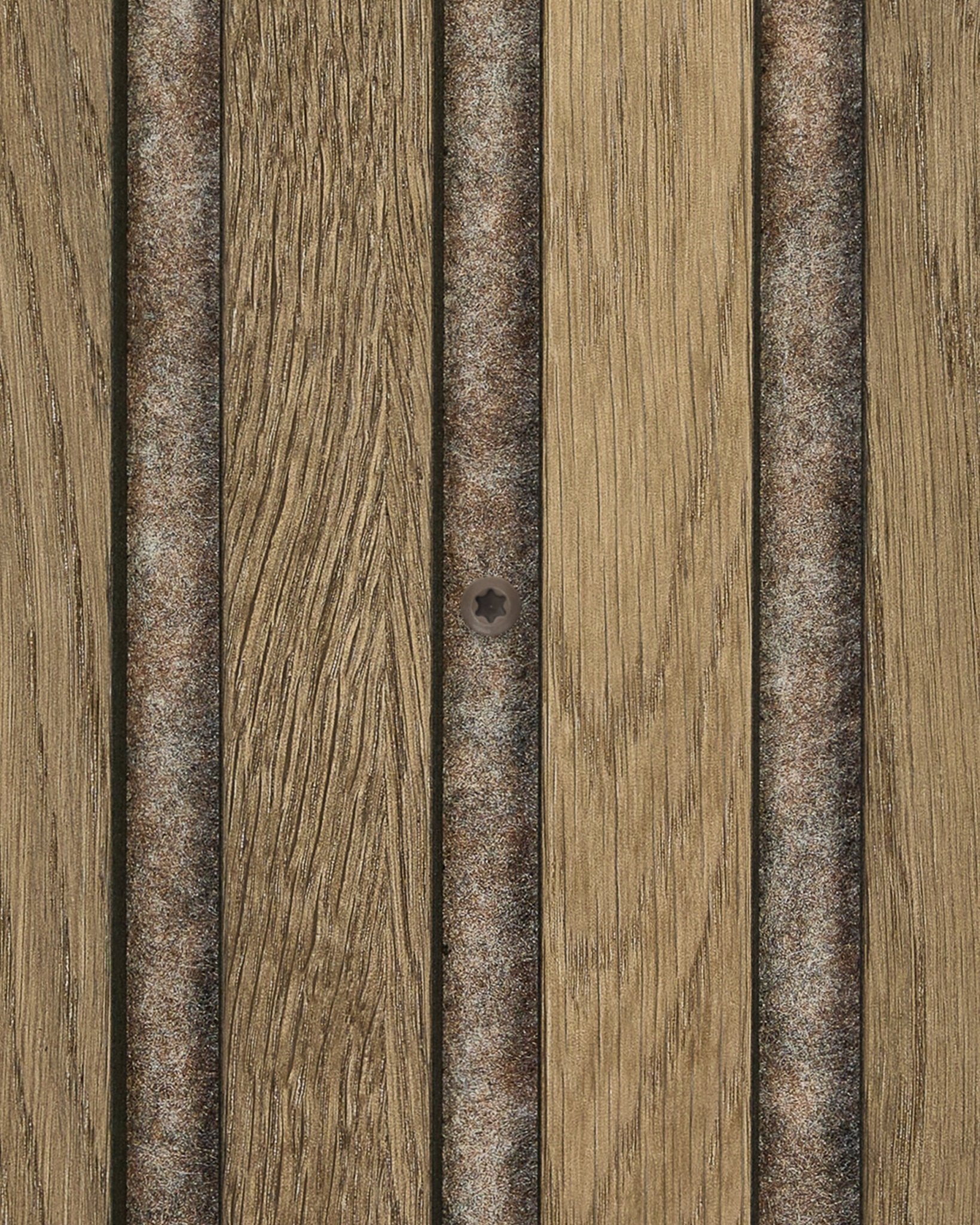 Gros plan sur des vis Warm Grey utilisées pour installer les panneaux acoustiques WoodUpp Akupanel : bandes métalliques et support en feutre visibles ; 100 vis par lot.