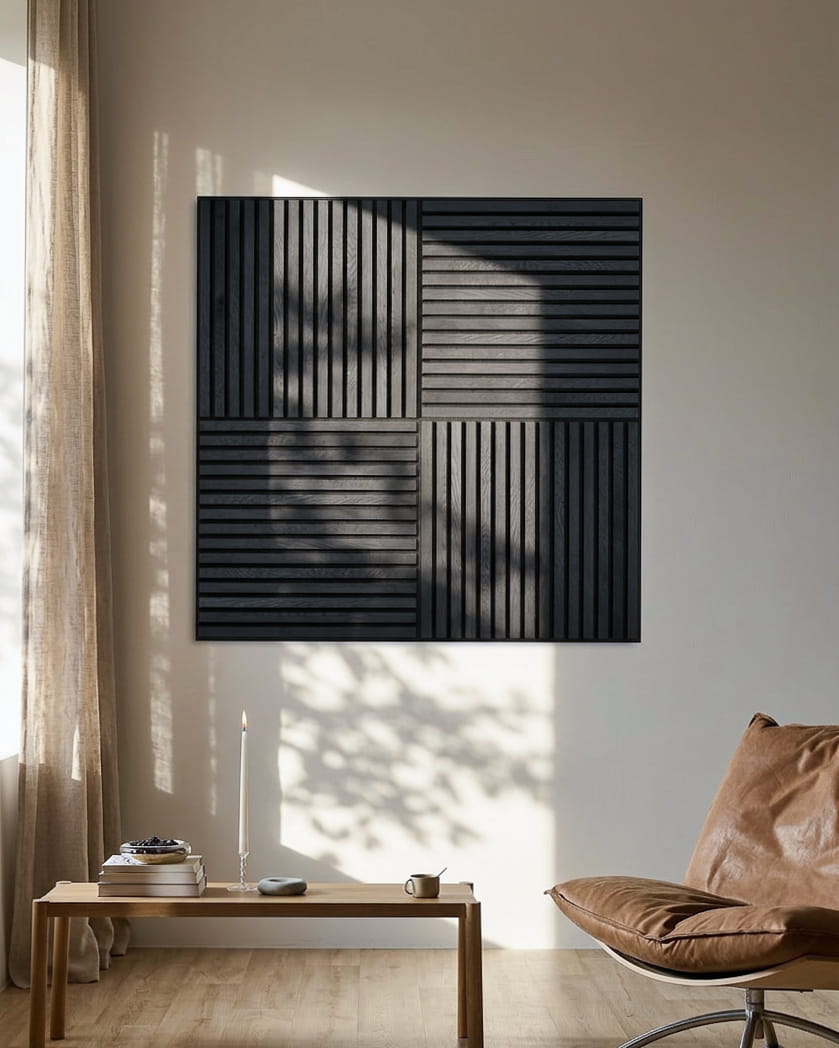 WoodUpp Akupixel Panneau acoustique, 60x60 cm, présente des lattes en frêne black sur un support en feutre ; un design scandinave minimaliste adapté aux intérieurs modernes.