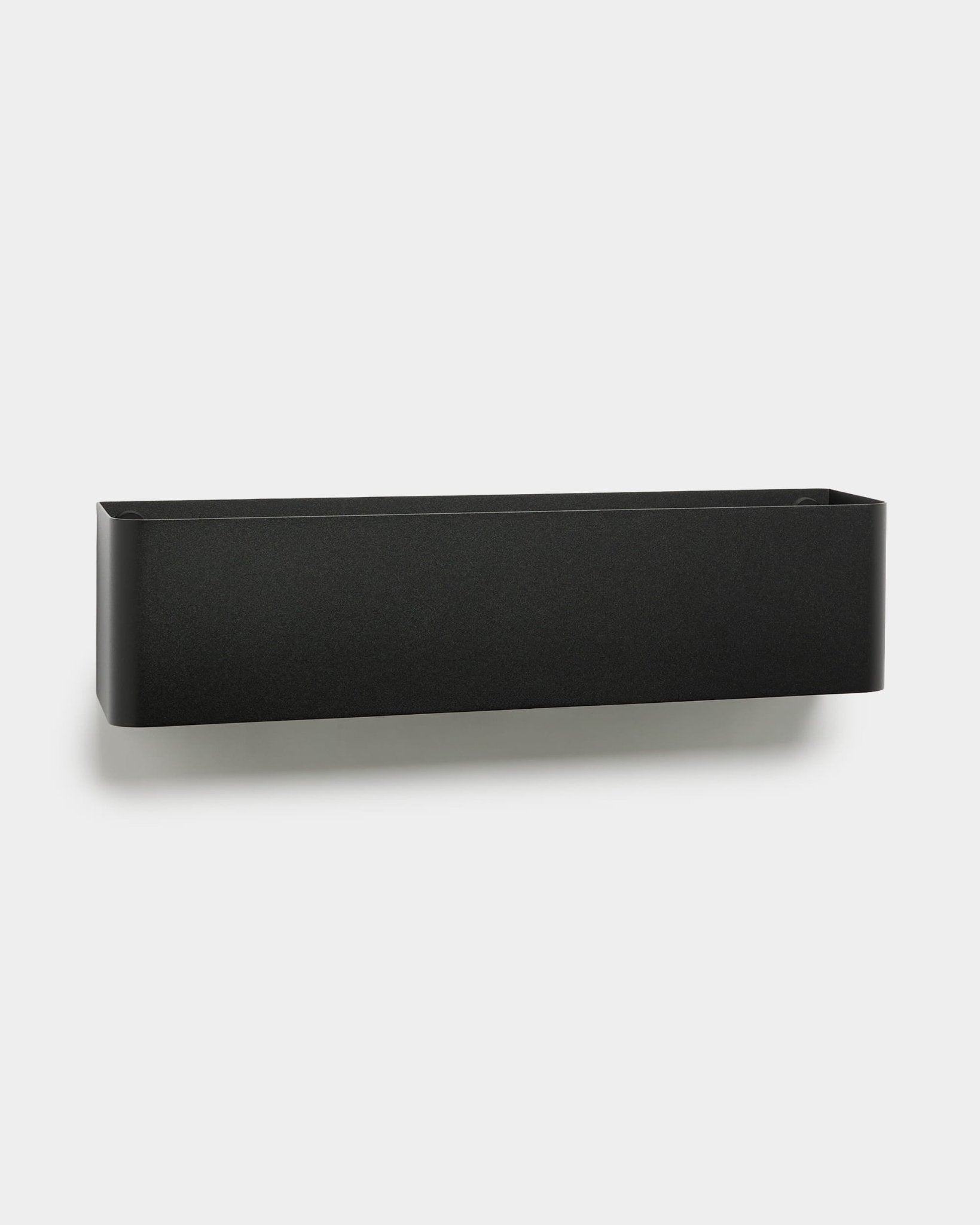 Boîte à plantes WoodUpp Norr black, 47,9 cm, sur fond blanc ; idéale pour organiser un jardin d’herbes aromatiques en intérieur ; conçue pour s’intégrer naturellement aux intérieurs nordiques.