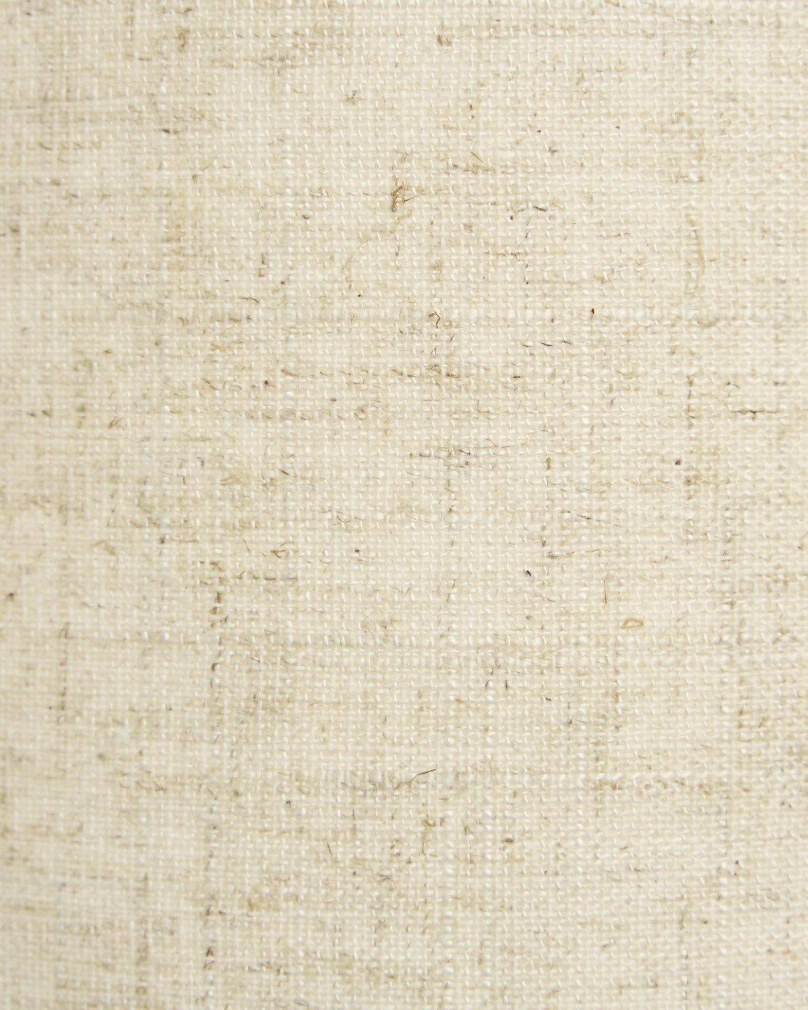 Gros plan sur l’applique murale Feya de WoodUpp dans des tons beige, avec un abat-jour en tissu texturé à l’aspect naturel lin-coton. Design minimaliste nordique.