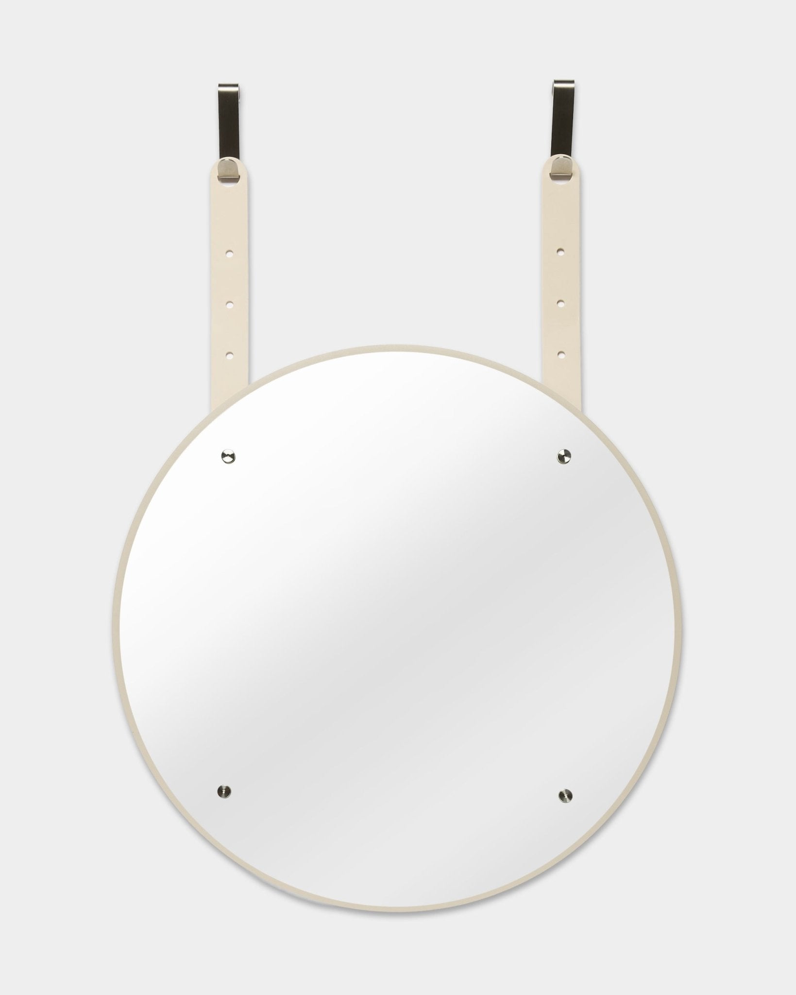 Le Vala | Mirror BM1 de WoodUpp, D54 cm, avec un cadre blanc et des sangles de suspension beige réglables, présenté sur un fond gris clair.
