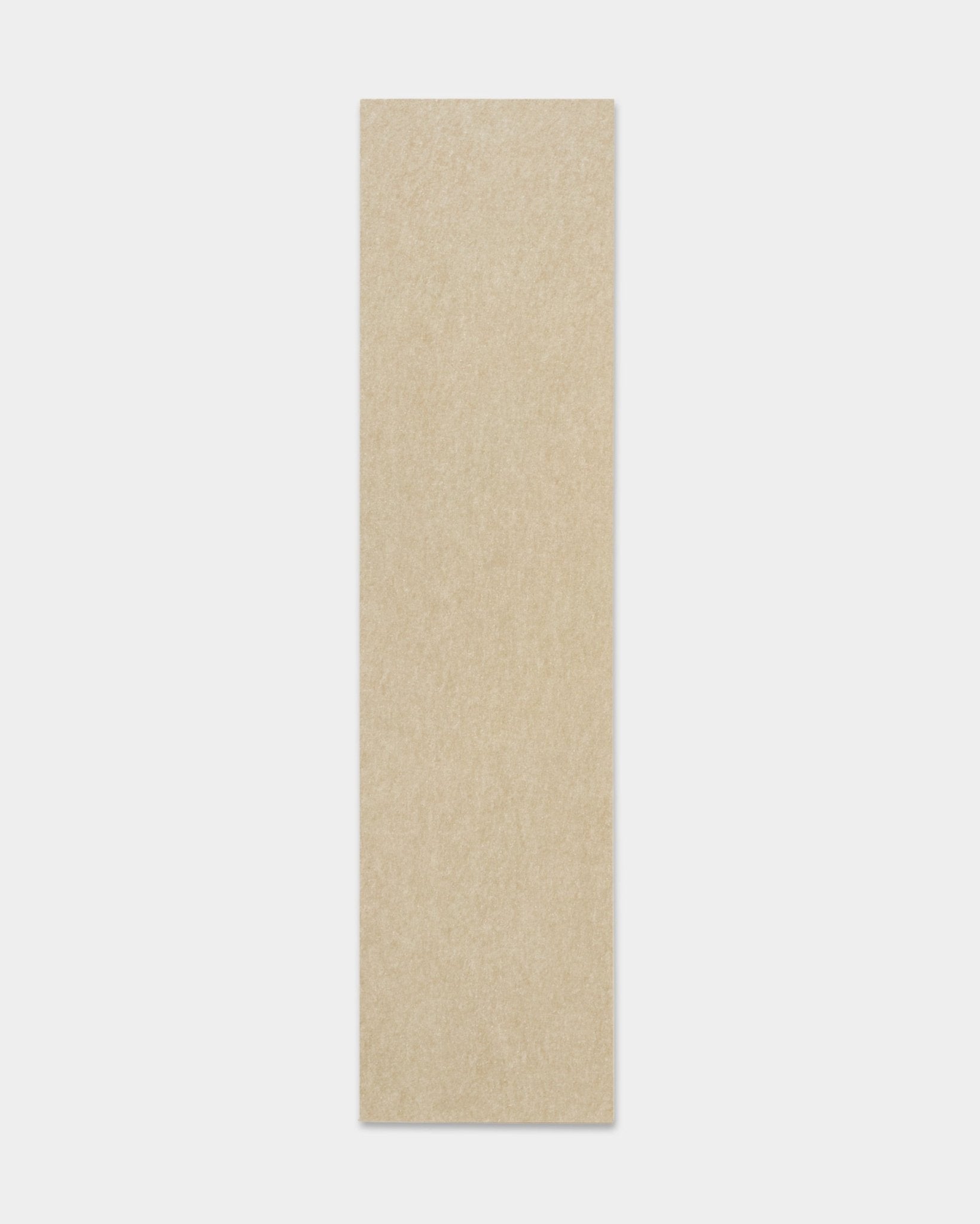 Akupanel Panneau acoustique de WoodUpp, 240,1 x 59,8 cm, avec support en feutre acoustique beige, de forme rectangulaire, présenté sur fond blanc.